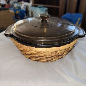 ANCHOR HOCKING HARVEST AMBER 1.5QT CASSEROLE BAKEDISH, LID, AND WICKER BASKET
